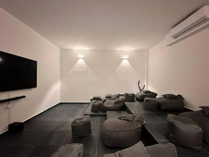 Increible Studio Garden Pool N-B2 By Sandy Powerful تولوم